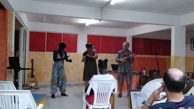 Ukulélé, flûte traversière ,bâton voix "Yoyo" denis genin смотреть онлайн