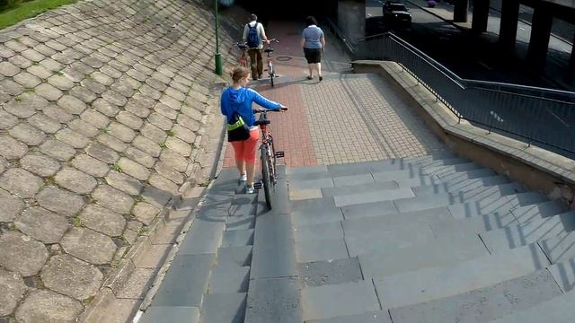 Вниз по лестнице смотреть онлайн