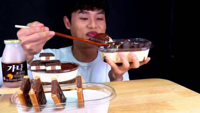 ASMR 떠먹는 케이크 티라미수 블루베리 딸기케이크?초콜릿 빈츠 트윅스 초코토핑 먹방_! Choco Tiramisu With Chocolate