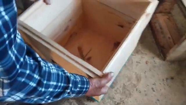 Улей Дадан 12 от Советского пчеловода. Клещеулавитель . смотреть онлайн