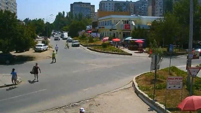 Перекрёсток в Щёлкино, 09.08.2013 - time-lapse с камеры 2 смотреть онлайн