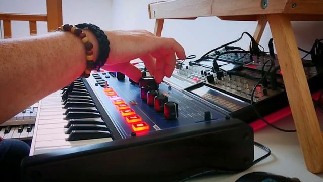 1 Novation Mininova and 2 Korg Volcas. смотреть онлайн