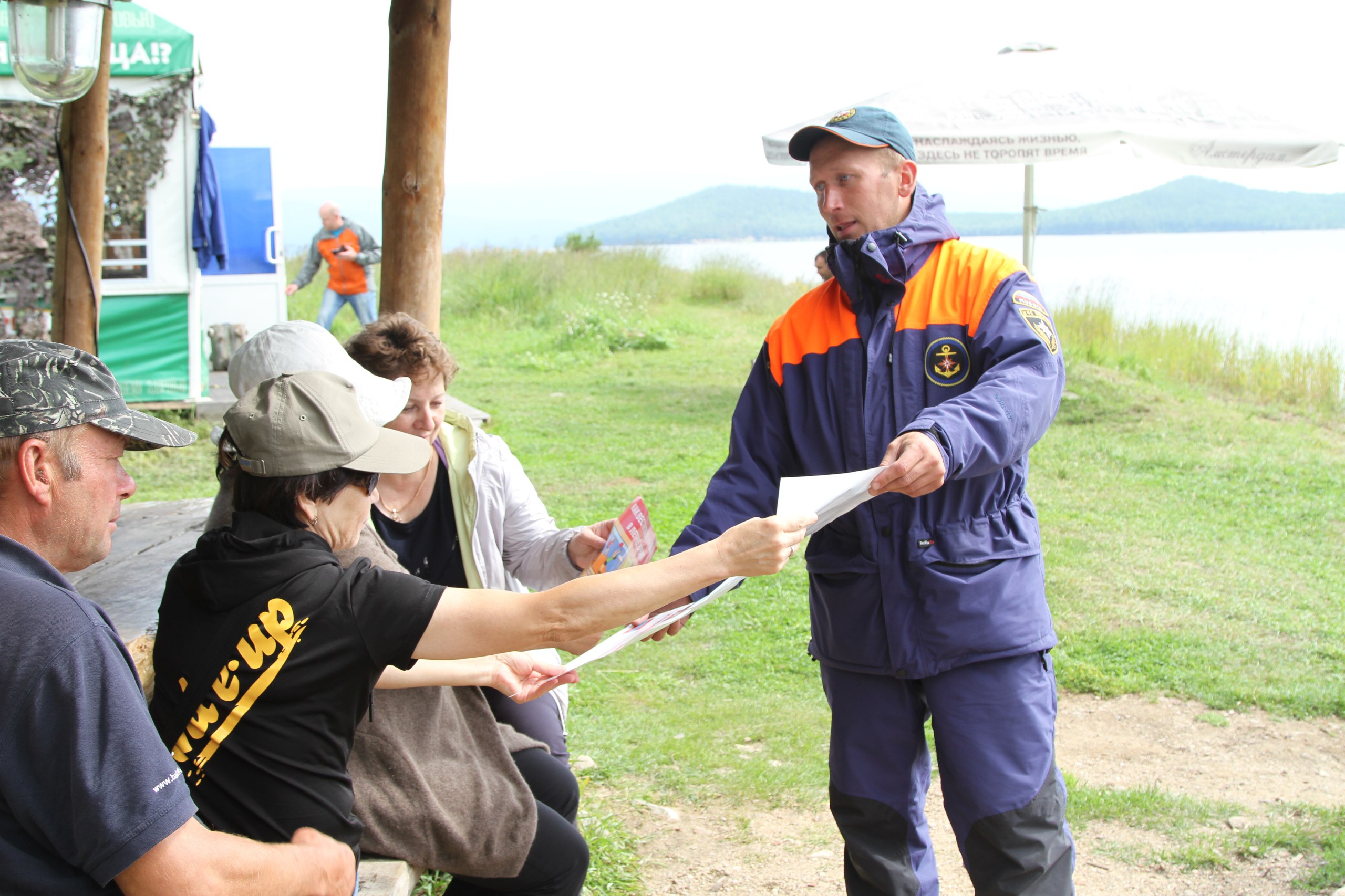 Сотрудники МЧС России приняли участие в акции "Безопасный Байкал" смотреть онлайн