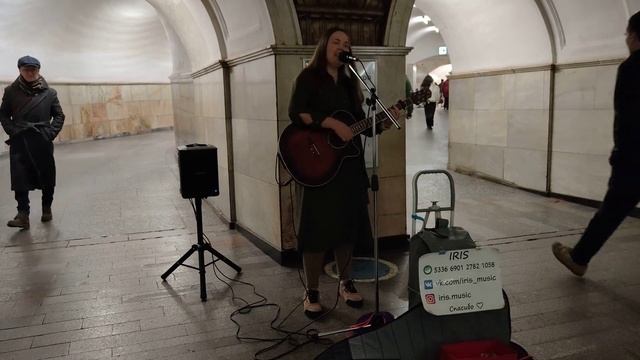 Lumen - Гореть - песню исполнила в метро Москвы музыкантша IRISsong под аккомпанемент гитары #metro смотреть онлайн