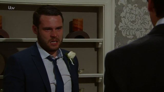 Emmerdale - Aaron Tells Cain He Had An Affair With Robert смотреть онлайн