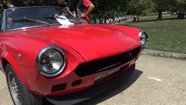 Fiat 124 Spider (1969) Exterior and Interior смотреть онлайн