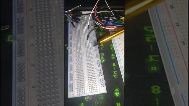 Для соединения компонентов на макетной платеДля соединения компонентов на макетной плате смотреть онлайн