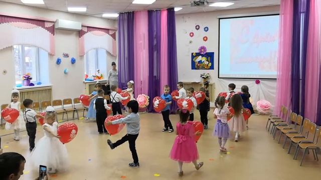 Танец "Мама" средняя группа. смотреть онлайн