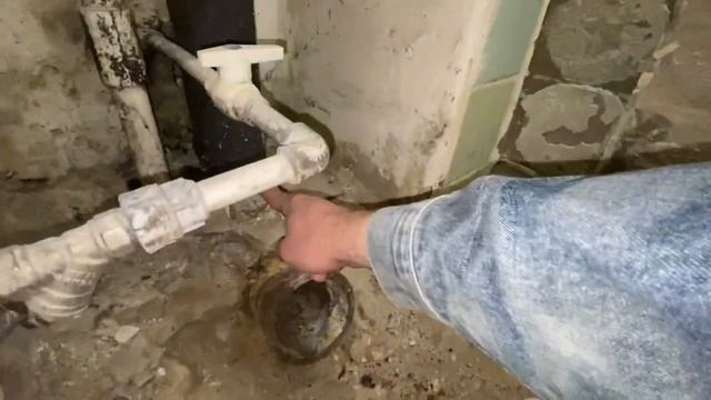 Муфта переходная ремонтная чугун-пластик.Ребята коллеги сантехники она меня сильно выручила в Работ смотреть онлайн