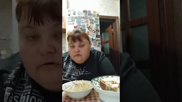 а я всё жру и жру мне не жирно вам не знаю