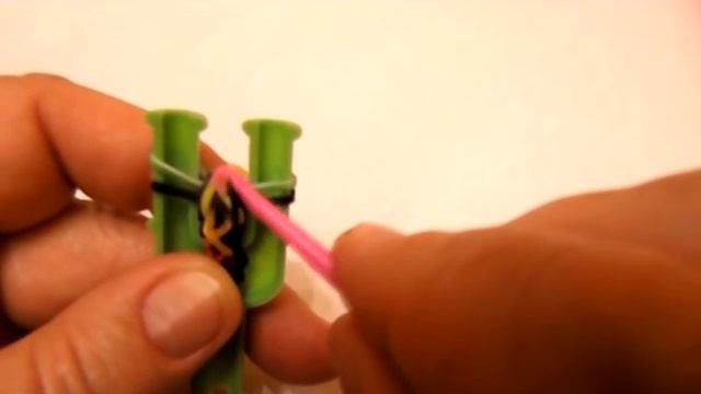 Браслет САНРАЙЗ без станка из резинок rainbow loom bands на рогатке смотреть онлайн