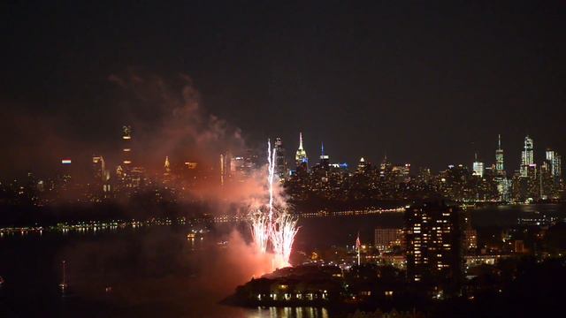 New York First 4th of July Firework 2018 w/ Sennheiser MKE 440 Microphone, Nikon 105mm 1.4E смотреть онлайн