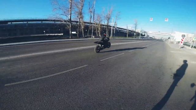 Как поднимать мотоцикл на заднее? Учимся езде на заднем колесе. смотреть онлайн