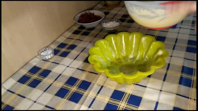 Нежнейший МАННИК с МАЛИНОЙ, готовлю его на молоке смотреть онлайн