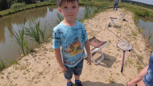 ЛОВЛЯ БОЛЬШЕРОТОГО ОКУНЯ (БАССА) ВПЕРВЫЕ В РОССИИ (2019) смотреть онлайн