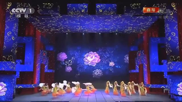 Традиционный китайский танец. "Цветы соревнуются в красоте". смотреть онлайн