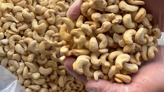 Орехи кешью очищенные необжаренные W320 целые, Вьетнам смотреть онлайн