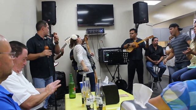 GRUPO GOLPE LLANERO Y CAROLINA MONTES смотреть онлайн