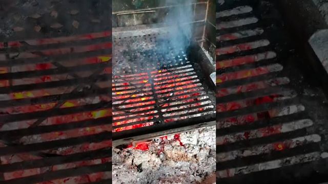 Баранья вырезка в багете с овощами и сыром моцарелла на мангале. Бомбейший рецепт! смотреть онлайн