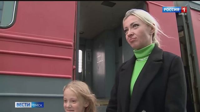 Родные встретили омичей - пассажиров рейса, который мог разбиться в новосибирской области смотреть онлайн