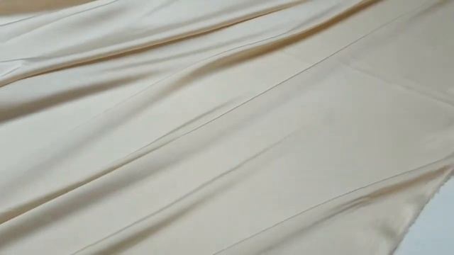 39-6652 Обзор искусственного шелка "Экрю" из интернет-магазина ГалаТексКлуб смотреть онлайн