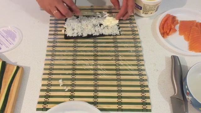 Готовим ролл Филадельфия дома. Готовим запечённые роллы дома смотреть онлайн