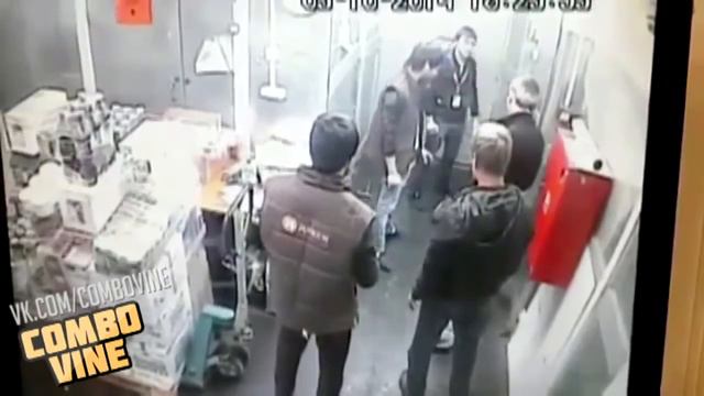 НА ЗЕМЛЮ ПО ОЧЕРЕДИ Combo VinЕ GROUND ON STAGE смотреть онлайн