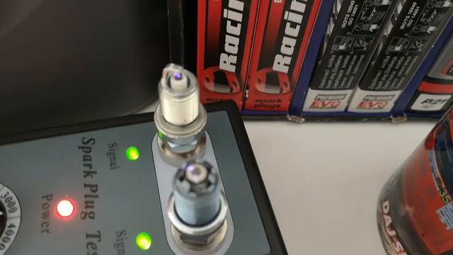 BRISK Premium EVO Kontra Zwykła świeca Zapłonowa