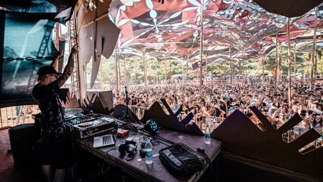 Wanted Live Set Mix смотреть онлайн