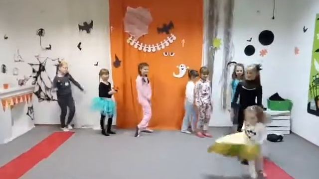 Дефиле на пижамной вечеринке. Умляндия. Пижамная вечеринка. Как провести пижамную вечеринку смотреть онлайн