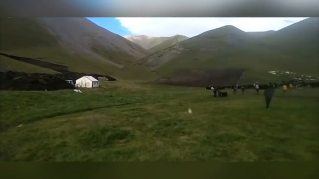 ЖУТЬ! Земля сползает с горы в КИТАЕ смотреть онлайн