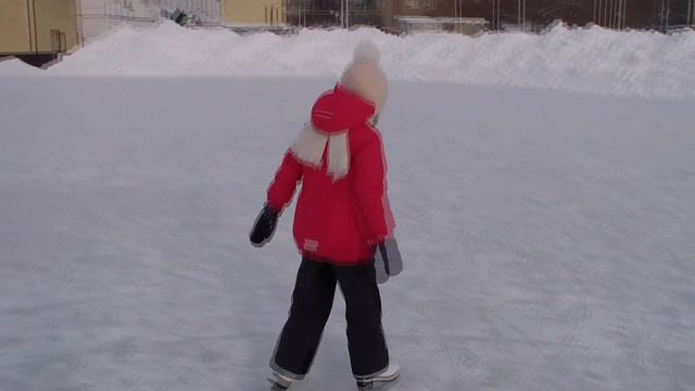 Ева катается на коньках смотреть онлайн