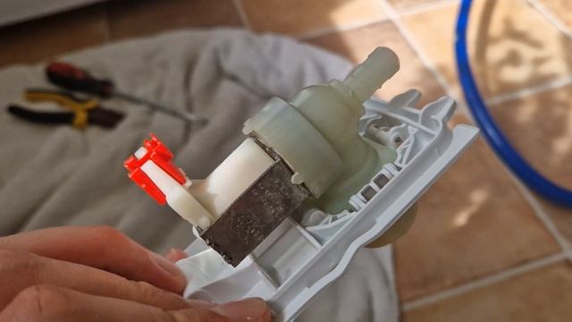 Bosch Dishwasher Error Code E 18 Fix - Part Number 00704174 Replacement Inlet Valve смотреть онлайн