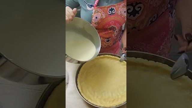 Зәмирә Рәҗәпова туры эфирда "Сметанник" пешерә. смотреть онлайн