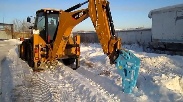 Работа гидромолота Poqutec на экскаваторе погрузчике Cat смотреть онлайн