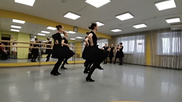 Открытый урок. Постановка народного танца. ДШИ "Этюд" Отрывок. смотреть онлайн
