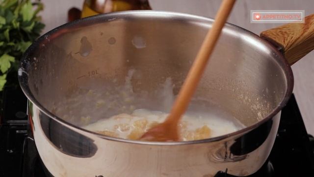 Когда нет времени - готовлю безумно вкусную пасту с мясным фаршем под сливочным соусом смотреть онлайн