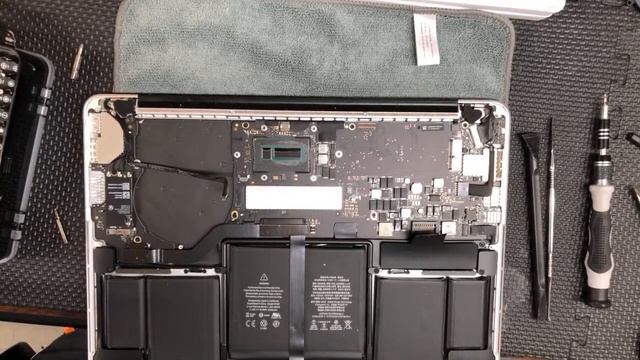 MacBook Pro 2015　A1502 クリーニングSSD1TB分解修理