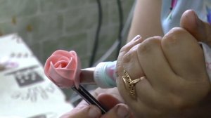 МК: как сделать розы из масляного крема на торт