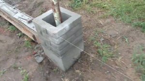 Забор.Установка первого ряда наборных блоков на забор