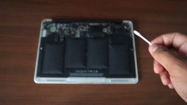 Macbook Air Battery Replacement Tutorial (Early 2015 Model) смотреть онлайн