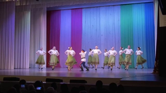 Казачья плясовая "Варенька" ансамбль "Виктория" рук. Луганская Е.Н. смотреть онлайн