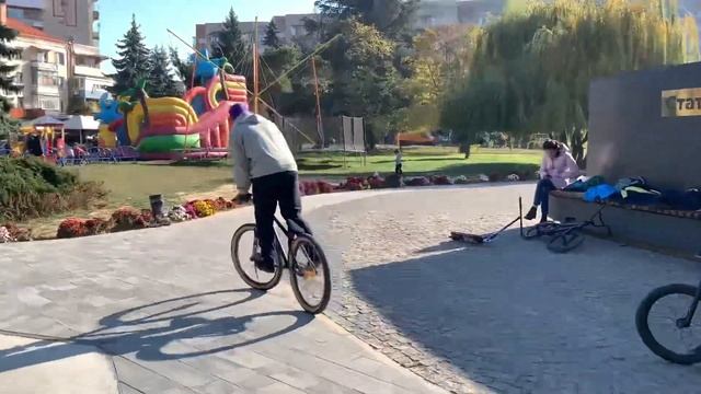 РОЗДАЮ SUPER KONTIK ЗА ТРЮКИ НА БМХ | САМОКАТ В СКЕЙТ ПАРКЕ | BMX SCOOT TRICKS FOR SUPER KONTIK