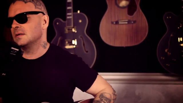 Tim Armstrong - "East Bay Night" live acoustic @ Guitar Center смотреть онлайн