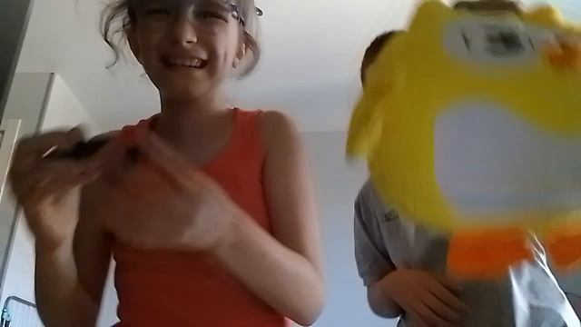 рисуем 🖌️ вафлю 🧇 за кадром брат и друг 🤣 смотреть онлайн