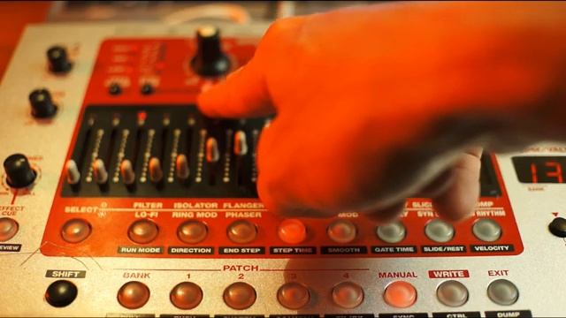 Эффект-процессор Roland EF-303, обзор. смотреть онлайн