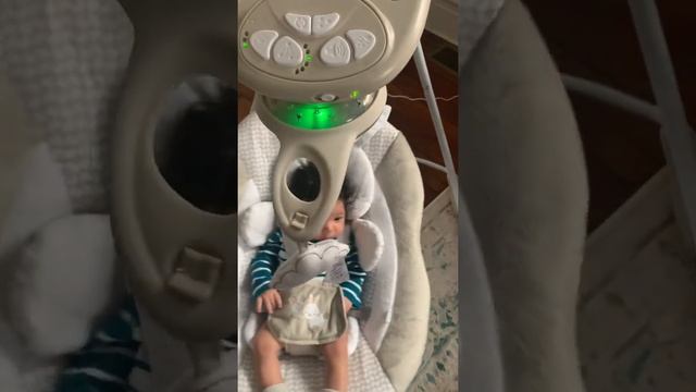 Ingenuity InLighten Cradling Swing Review смотреть онлайн