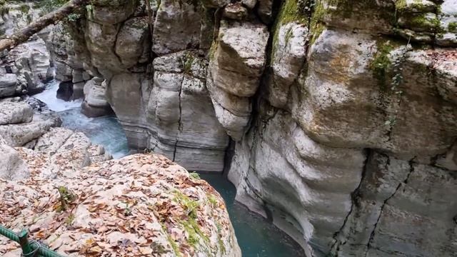 Каньон Белые скалы (Хоста, Сочи) осенью: очень красиво, но может быть скользко... смотреть онлайн