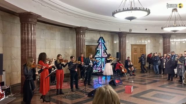 «Вальс цветов» и вальсирующие зрительницы. Самая новогодняя музыка смотреть онлайн