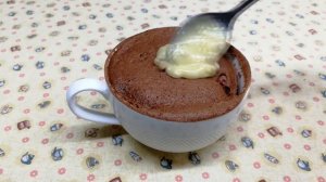 ШОКОЛАДНЫЙ КЕКС в кружке ВСЕГО ЗА 5 МИНУТ / НЕЖНЫЙ И ВОЗДУШНЫЙ КЕКС с ВИШНЕЙ в микроволновке без яи